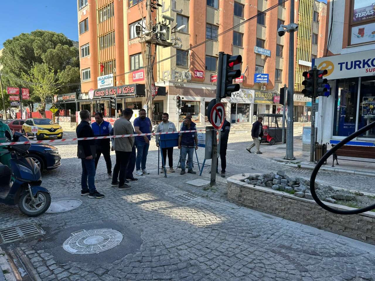 Milas’ın Menteşe Caddesi’nde Orta Refüj Yenileme Çalışmaları Başladı 4
